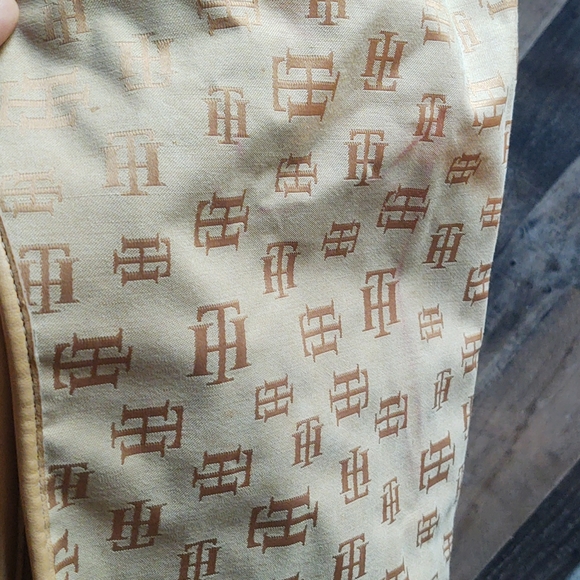 Tommy Hilfiger Tan Shoulder Bag - Picture 7 of 17